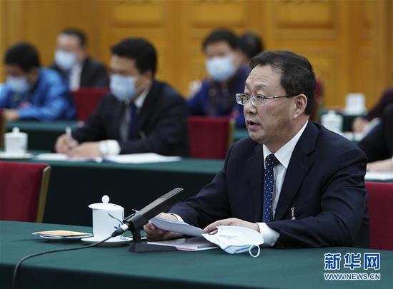 5月22日，全國人大代表霍照良參加內(nèi)蒙古代表團(tuán)的審議并發(fā)言。新華社記者 謝環(huán)馳 攝