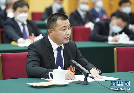  5月24日，全國人大代表張文喜參加湖北代表團(tuán)的審議并發(fā)言。新華社記者 黃敬文 攝